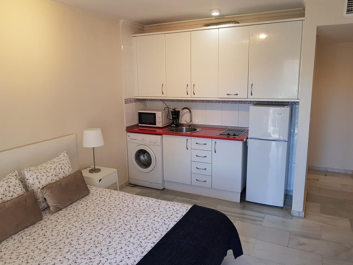 Fan Flat Eugenio (Adults Only) Apartment Малага Екстериор снимка