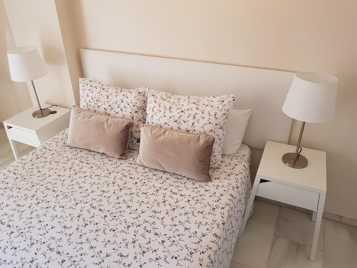 Fan Flat Eugenio (Adults Only) Apartment Малага Екстериор снимка