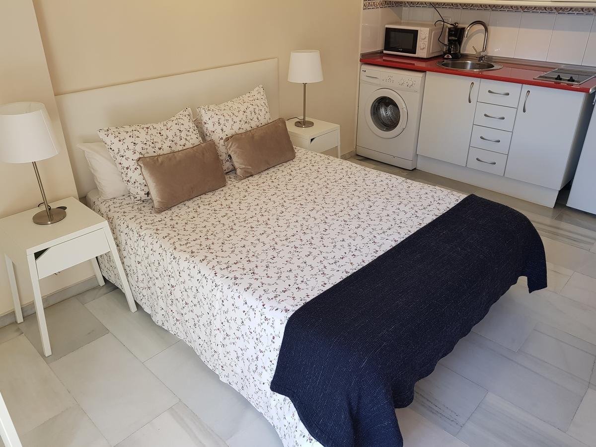 Fan Flat Eugenio (Adults Only) Apartment Малага Екстериор снимка
