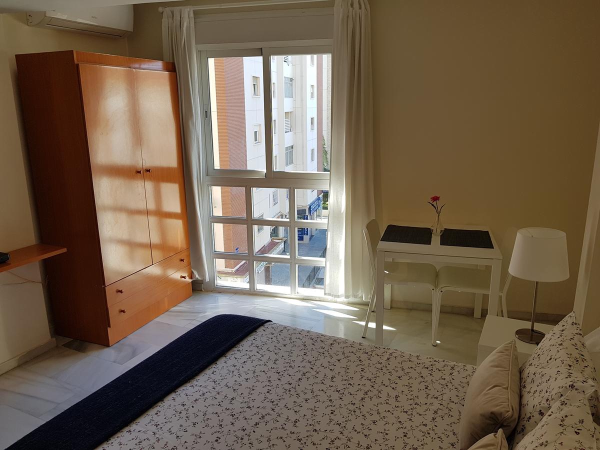 Fan Flat Eugenio (Adults Only) Apartment Малага Екстериор снимка